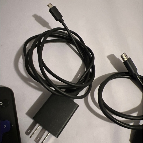 Roku Express Streaming Player Hub 3930x W/ Remote And cables White - Picture 5 of 7